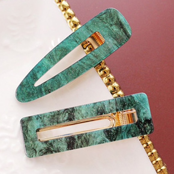 Boutique Accessories - Emerald Barrette Set